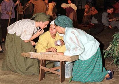 Unas niñas, durante el ensayo general de la obra, el pasado viernes.