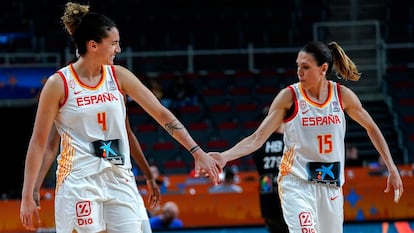 Laura Nicholls y Anna Cruz, en un partido del Eurobasket 2019