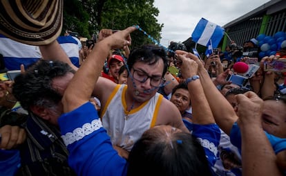 El líder estudiantil Yubrank Suazo al ser recibido en Masaya, tras ser excarcelado el martes.