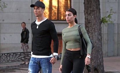 Cristiano Ronaldo y Georgina Rodríguez el pasado 20 de abril por las calles de Madrid.