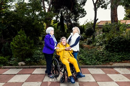 Las abogadas Paquita Sauquillo, Cristina Almeida y Manuela Carmena, en la Fundación San José, en Madrid el pasado octubre.