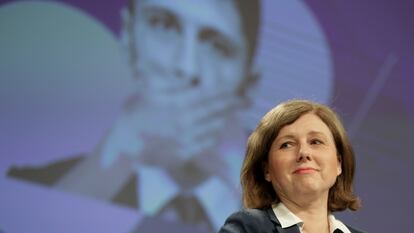 La vicepresidenta de la Comisión Europea, Vera Jourova, durante la presentación de la propuesta.