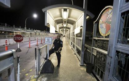 Un agente de aduanas de EE UU en la frontera de Texas con Mxico.