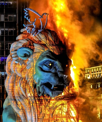 Falla de plaza del Ayuntamiento de Valencia de 2015, del artista Manolo García.