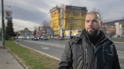 Dzemil Hodzic, en la conocida como Avenida de los Francotiradores, en Sarajevo.