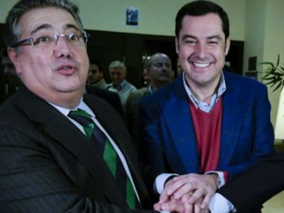 El senador del PP y alcalde de Tomares, Jos&eacute; Luis Sanz, a la derecha junto a Juan Manuel Moreno y Juan Ignacio Zoido.