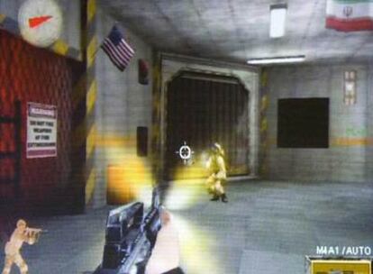 Imagen del videojuego iraní <i>Operación Especial 85,</i> en la que el jugador dispara a un soldado de EE UU.