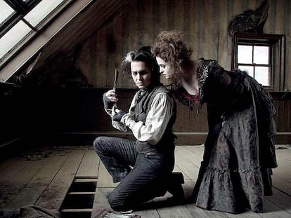 Johnny Depp y Helena Bonham Carter preparan las navajas en la barbería de la calle Fleet.
