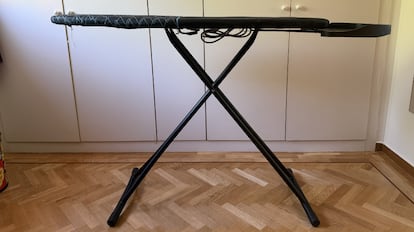 La tabla de planchar de Cecotec destaca por su robustez y facilidad de uso.