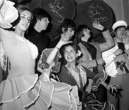 Los Beatles en un tablao en Madrid, durante su visita a España en julio de 1965.
