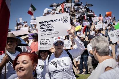 Trabajadores del Poder Judicial protestan en rechazo a la reforma judicial, el 23 de agosto en Tijuana (Baja California).