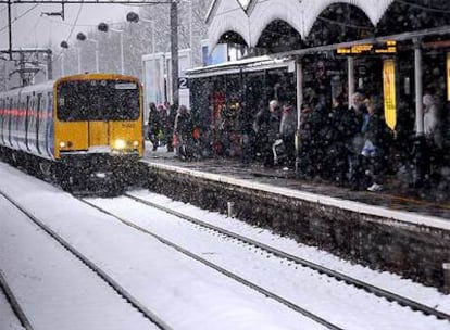La nieve en Londres ha provocado serios problemas en toda su red de transportes