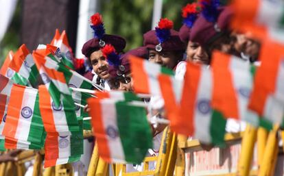 Escolares indios celebran el 70 aniversario de la independencia del pa&iacute;s de Gran Breta&ntilde;a. 