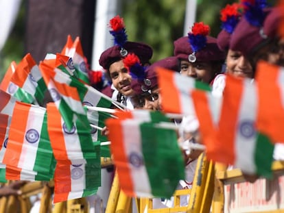 Escolares indios celebran el 70 aniversario de la independencia del pa&iacute;s de Gran Breta&ntilde;a. 