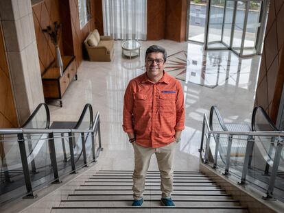 Maximiliano Bello, experto en política pública oceánica y asesor ejecutivo de Mission Blue en un hotel de Santiago, Chile.