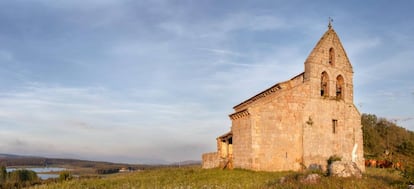 La iglesia de San Salvador en la pedanía de Foldada, perteneciente al municipio de Aguilar de Campoo, en Palencia.
