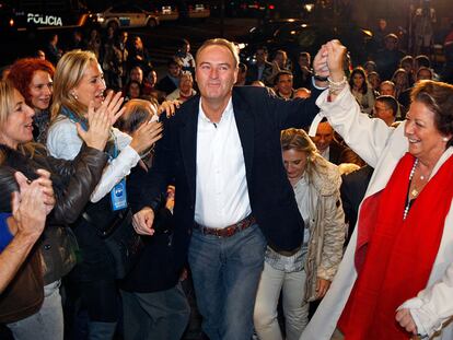 Alberto Fabra y Rita Barberá, anoche, en la fiesta organizada por el PP en Valencia.