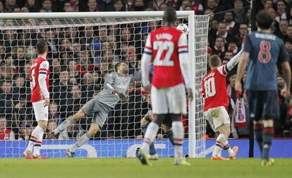  Lukasz Fabianski en la jugada del primer gol del Bayern de Munich