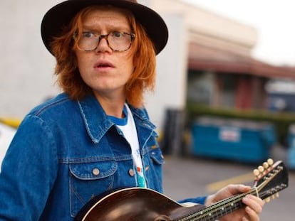 El cantautor estadounidense Brett Dennen.