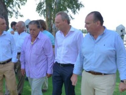 El presidente de la CEV y de AVE con el jefe del Consell y el presidente del Consejo de Cámaras antes del almuerzo en L’Albufera.