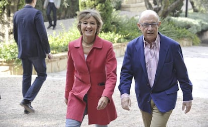 La ministra de Agricultura y Pesca, Alimentación y Medio Ambiente, Isabel García Tejerina, con su homólogo de Hacienda, Cristóbal Montoro.