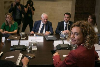 Reunión entre miembros de la Generalitat y Meritxell Batet, ministra de Política Territorial. 