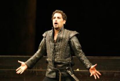 Juan Diego Fl&oacute;rez interpreta el papel de Corradino en Matilde de Shabran en la cita italiana. 