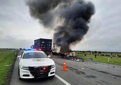 Un accidente entre un tráiler y un camioneta en la carretera Hidalgo-Zaragoza, en el estado de Tamaulipas.