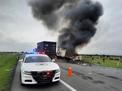 Un accidente entre un tráiler y un camioneta en la carretera Hidalgo-Zaragoza, en el estado de Tamaulipas.