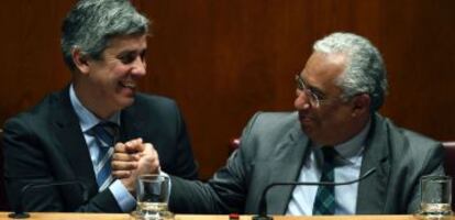 De izquierda a derecha el ministro de Finanzas, M&aacute;rio Centeno, y el primer ministro portugu&eacute;s, Ant&oacute;nio Costa.