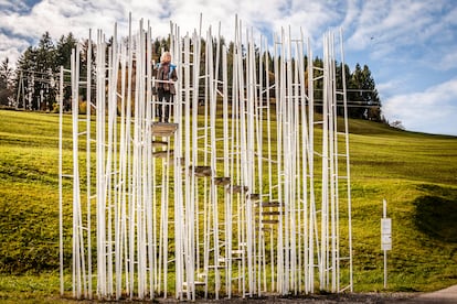 La parada de autobús en Krumbach diseñada por el arquitecto japonés Sou Fujimoto.