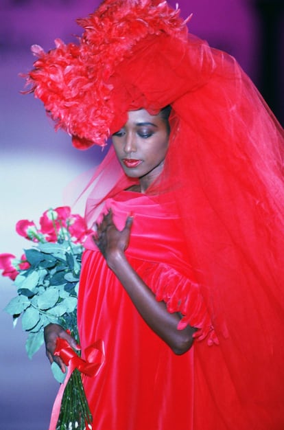 Desfile de Pedro del Hierro en febrero de 1989.