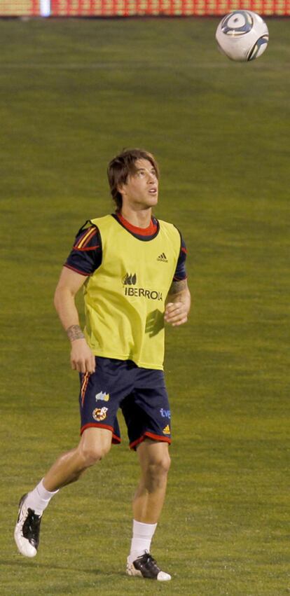 Sergio Ramos, en el entrenamiento de ayer en Granada.