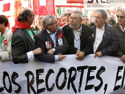 Fernández Toxo y Méndez (en el centro), durante la protesta por los recortes en educación.