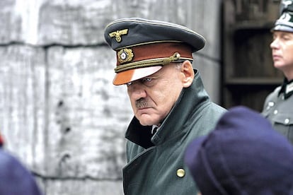 Bruno Ganz, en ‘El hundimiento’, filme en el que se asegura que para Hitler era más fácil invadir Europa que gestionar su ira.