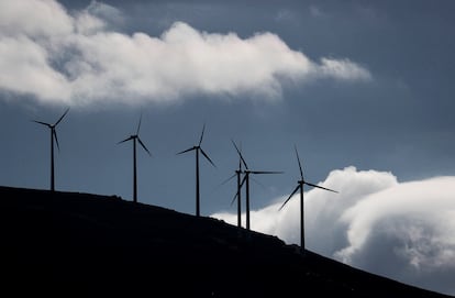 Molinos de viento en el municipio de Lubian, en Zamora.