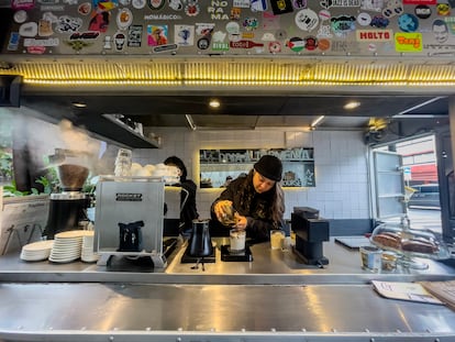 Baristas del Café Tormenta, ubicado en las calles de Puebla Y Mérida de la colonia Roma en Ciudad de México.