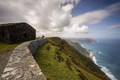 A stone cabin sits on the highest point of Herbeira cliff in Cedeira (A Coruña)