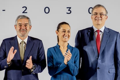 Juan Ramon de la Fuente, Claudia Sheinbaum, y Marcelo Ebrard en Ciudad de México, en 2024.