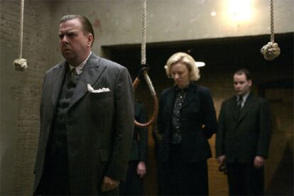 Fotograma del filme <i>Pierrepoint</i>, con el actor Timothy Spall de protagonista.