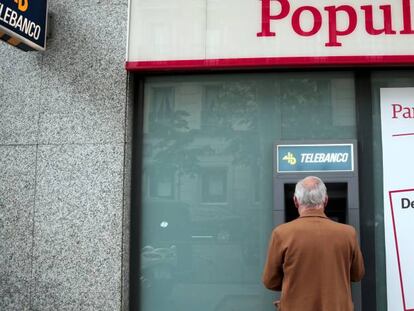 Imagen de un cajero automático de una oficina de Banco Popular, ahora integrado en Santander. 