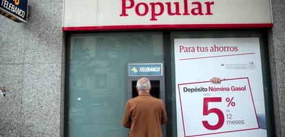 Imagen de un cajero automático de una oficina de Banco Popular, ahora integrado en Santander. 