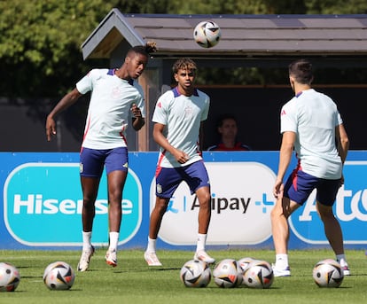 Lamine Yamal y Nico Williams, durante un entrenamiento de la Selección.