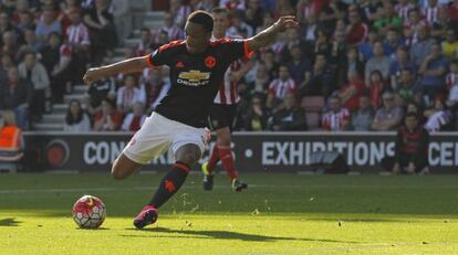 Martial marca al Southampton.