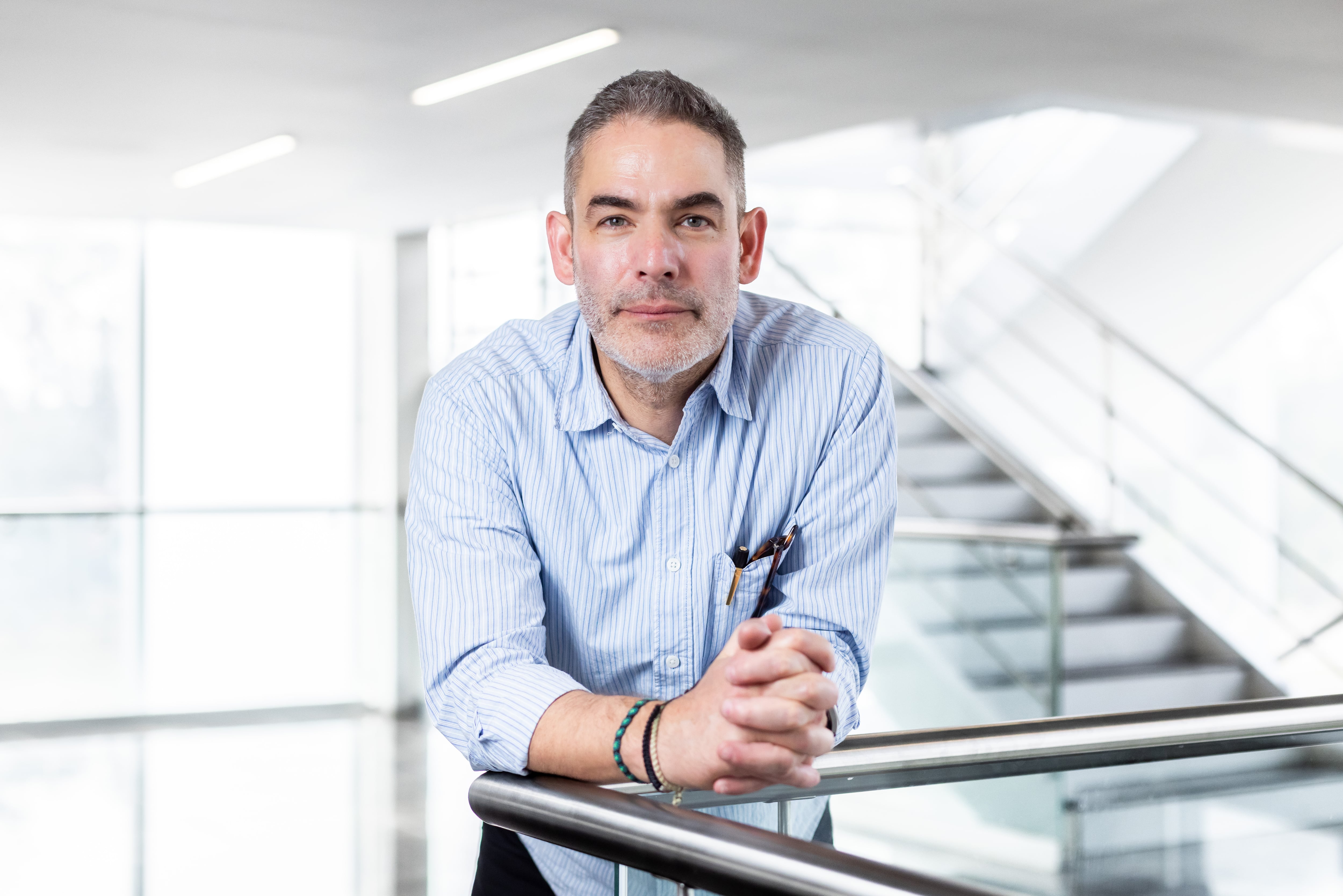 Fernando Eimbcke: “Los niños nos enseñan que hacer cine puede ser un juego muy intenso y muy serio”