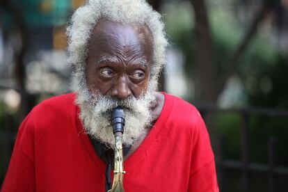 El saxofonista de jazz Giuseppi Logan en Nueva York en 2010.