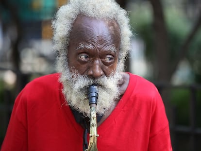 El saxofonista de jazz Giuseppi Logan en Nueva York en 2010.