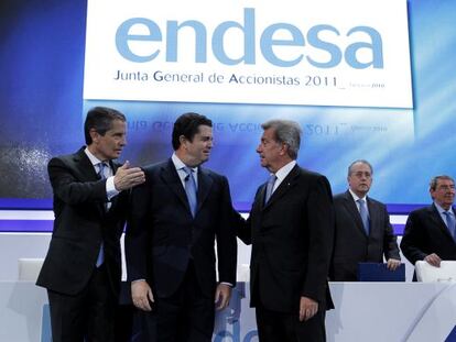 El consejero delegado de Endesa, Andrea Brentan, el presidente, Borja Prado, y el vicepresidente, Fluvio Conti, durante la Junta General Ordinaria de Accionistas de 2011 en Madrid. 