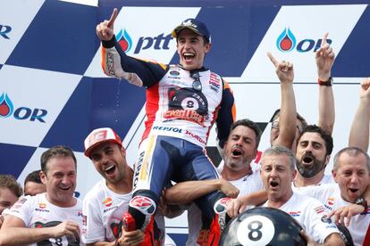 Marc Márquez, celebrando su octavo mundial de motociclismo.