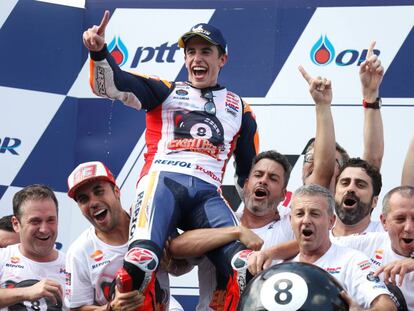 Marc Márquez, celebrando su octavo mundial de motociclismo.